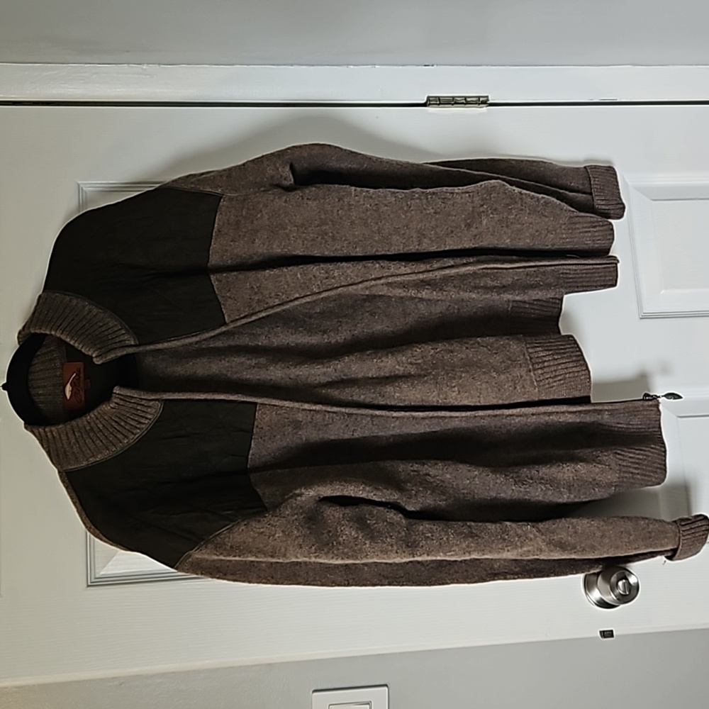 Mens 2XL zip up sweater!